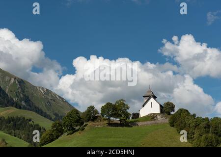 Le Temple - Chateau d'Oex Kirche auf dem Hügel, Schweiz Stockfoto