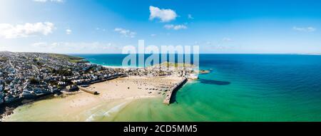 Blick auf Strand und Meer, Saint Ives, Cornwall, England, Großbritannien Stockfoto