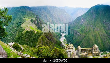 Inkische Ruinen von Machu Picchu von Huayna Picchu, Aguas Calientes, Peru, Südamerika Stockfoto