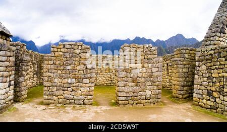 Inkische Ruinen von Machu Picchu, Aguas Calientes, Peru, Südamerika Stockfoto