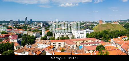 Kathedrale, Gediminas-Turm vom Glockenturm der Universität Vilnius aus gesehen, Senamiestyje (Altstadt), Vilnius, Litauen Stockfoto