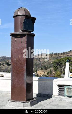 LOS ANGELES, KALIFORNIEN - 12. FEB 2020: Kamera Obscura Objektiv auf dem Griffith Park Observatory Dach Stockfoto