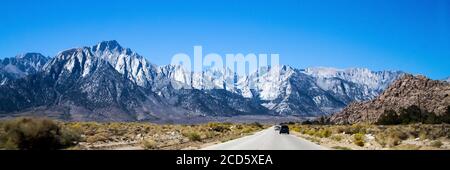 Nach Whitney! - Mount Whitney Blick von Whitney Portal Road. Lone Pine, Kalifornien, USA Stockfoto