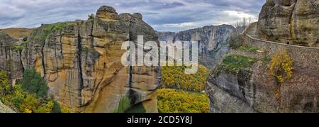 Panoramablick auf Meteora Valley, Meteora, Kalambaka, Thessalien, Griechenland Stockfoto