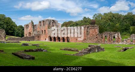 Panoramablick auf die imposanten Überreste der Abtei Furness In der Nähe von Barrow-in-Furness Stockfoto