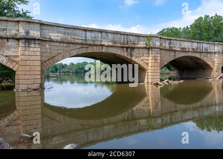 Das Monocacy Aqueduct – oder C&O Canal Aqueduct No. 2 – ist das größte Aquedukt am C&O Canal. Stockfoto