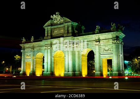 Puerta de Alcala bei Nacht, Madrid, Spanien Stockfoto