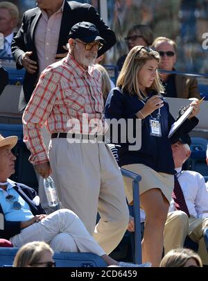 Queens, Vereinigte Staaten Von Amerika. September 2013. FLUSHING, NY - 07. SEPTEMBER: Sean Connery Day Dreizehn der 2013 US Open im USTA Billie Jean King National Tennis Center 7. September 2013 im Viertel Flushing im Stadtteil Queens von New York City. Personen: Sean Connery Kredit: Storms Media Group/Alamy Live News Stockfoto