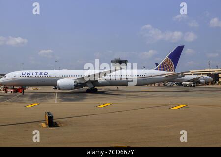 NEWARK, NJ -25 AUGUST 2020 Flugzeug von United Airlines am EWR Newark Liberty International Airport in New Jersey, USA. Stockfoto