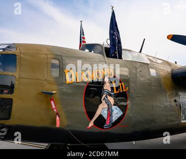 2. Weltkrieg oder 2. Weltkrieg B-24 Liberator Bomber, die Diamond Lil, mit Nasenkunst, auf dem Display in Montgomery Alabama, USA. Stockfoto