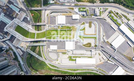 Peking, China. August 2020. Luftaufnahme vom 26. August 2020 zeigt den Liantang Port/Heung Yuen Wai Boundary Control Point an der Grenze Hongkong-Shenzhen in Südchina. Der Liantang Port/Heung Yuen Wai Boundary Control Point begann am Mittwoch mit der Eröffnung für Lastkraftwagen. Mit dem neuen Checkpoint, der Shenzhen verbindet, wird Hongkong in der Lage sein, mehr Chancen in den enormen Märkten der Guangdong-Hong Kong-Macao Greater Bay Area zu erschließen. Quelle: Mao Siqian/Xinhua/Alamy Live News Stockfoto