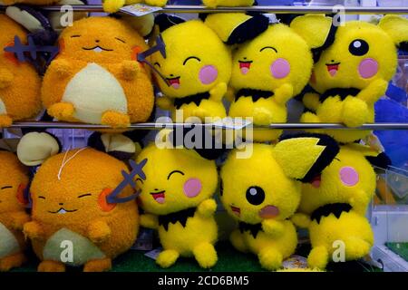 Tokio, Japan. August 2020. Pikachu werden im Pokemon Center Shibuya im Shibuya Parco, einem Kaufhaus und Einkaufszentrum in Tokio, ausgestellt. Kredit: SOPA Images Limited/Alamy Live Nachrichten Stockfoto