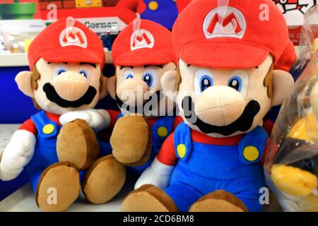 Tokio, Japan. August 2020. Mario werden im Pokemon Center Shibuya im Shibuya Parco, einem Kaufhaus und Einkaufszentrum in Tokio, ausgestellt. Kredit: SOPA Images Limited/Alamy Live Nachrichten Stockfoto