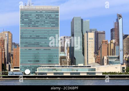 Hauptsitz der Vereinten Nationen, New York, NY. Außenansicht einer internationalen zwischenstaatlichen Organisation. August 2020 Stockfoto