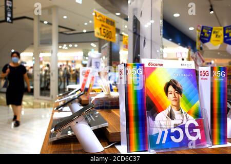 Tokio, Japan. August 2020. Ein 5G-Schild ist im NTT docomo Store in Tokyos Ginza-Einkaufsviertel abgebildet. Kredit: James Matsumoto/SOPA Images/ZUMA Wire/Alamy Live Nachrichten Stockfoto