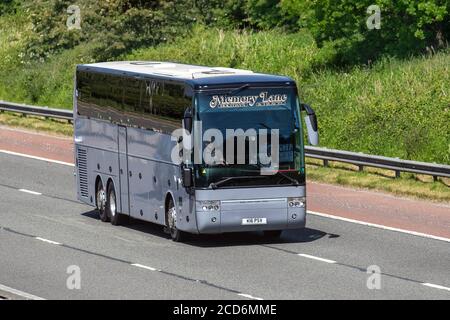 2009 Van Hool T9 Personenverkehr Umzug PSV Fahrzeuge, Busse fahren Fahrzeug auf britischen Straßen, Luxus-Motoren, Urlaub Ausflug, Urlaub & Reisen Autofahren auf der Autobahn M6-Netz, Großbritannien Stockfoto