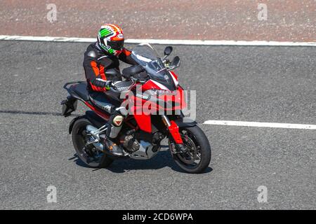 DUCATI MULTISTRADA 1260 TOURING Motorradfahrer; zwei Rädern Transport, Motorräder, Fahrzeug, Straßen, Motorräder, Motorradfahrer motoring in Chorley, UK Stockfoto