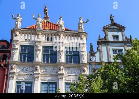 DANZIG, POLEN - 2017. AUGUST 24. Architektur gotische Häuser in der Straße von Danzig. Stockfoto