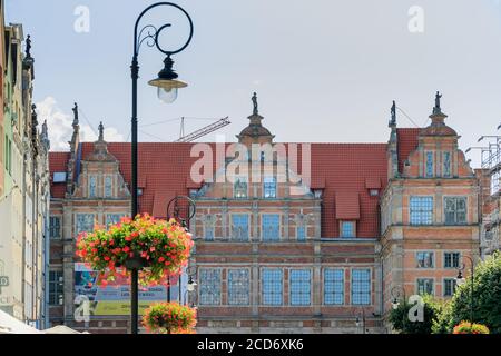 DANZIG, POLEN - 2017. AUGUST 24. Eingangsgebäude zur Altstadt von Danzig am Grünen Tor Stockfoto