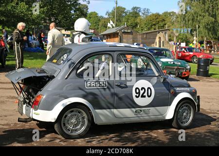 A 1969 Fiat 695SS Abarth in Prescott Speed Hill Climb, Gloucestershire, Großbritannien. Stockfoto