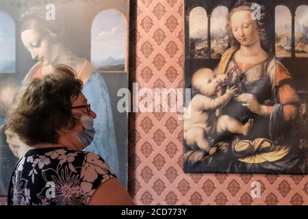 Jerusalem, Israel. August 2020. Israel kämpft ‘Schatten der COVID-19-Pandemie, die die Ausstellung ‘Leonardo Da Vinci - The First Start Up man' in Jerusalems erster Station eröffnet, um die Normalität zurückzugewinnen und den heimischen Tourismus zu fördern. Behördliche Beschränkungen erfordern, dass Besucher am Eingang auf Fieber, das Tragen von Gesichtsmasken und eine begrenzte Anzahl von Besuchern gescrent werden, um eine Distanzierung zu ermöglichen. Kredit: Nir Alon/Alamy Live Nachrichten Stockfoto