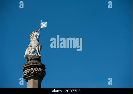 Eine Statue eines Einhorns, das Nationaltier Schottlands, in der Stadt Edinburgh, Schottland. Stockfoto