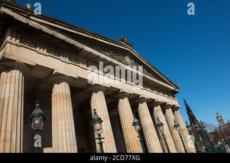 Kolonnade außerhalb der Royal Scottish Academy, Edinburgh, Schottland. Stockfoto