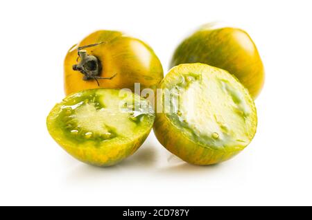 Grüne Zebratomaten isoliert auf weißem Hintergrund. Stockfoto