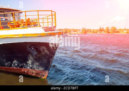 Nahaufnahme der Nase eines alten Schiffes. Stockfoto