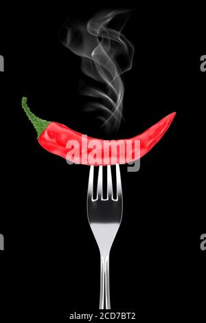 Red Chili Pepper mit Chrome Gabel auf einem schwarzen Hintergrund stecken. 3d-Rendering Stockfoto