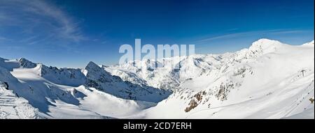 Beeindruckende Alpenlandschaft in den Stubaier alpen bei Zuckerhüttl in Spätwinter Stockfoto