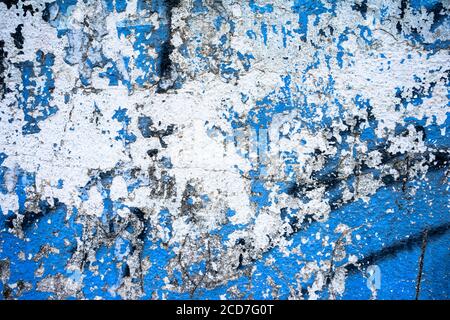 Nahaufnahme der gebrochenen blauen Zementwand Stockfoto