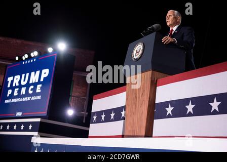 Der Vizepräsident der Vereinigten Staaten, Mike Pence, hält am dritten Abend des Republikanischen Nationalkonvents in Ft. McHenry in Baltimore, Maryland am Mittwoch, 26. August 2020. Quelle: Kevin Dietsch/Pool via CNP /MediaPunch Stockfoto