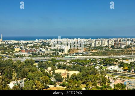 Panorama von Tel Aviv mit Blick auf den Norden Tel Aviv Gebiete und das Meer aus einem Ballon Stockfoto