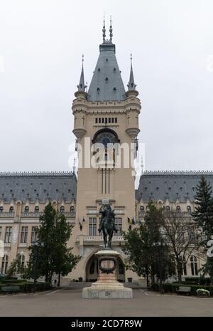 Statue von Stefan dem Großen vor dem Kulturpalast in Iasi, Rumänien Stockfoto
