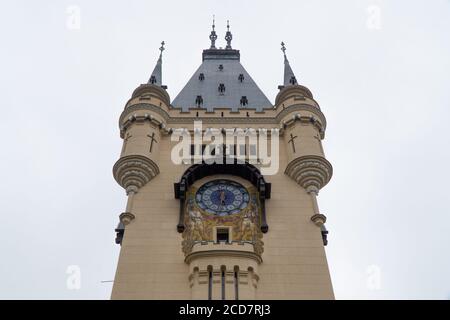 Uhrturm auf dem Kulturpalast in Iasi Stockfoto