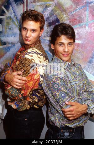 Tele 5 Talkshow, Talkshow-Reihe, Sendung vom 24. Juni 1990, Talkgast Schauspieler und Musiker Fabian Harloff mit Schauspieler Patrick Bach Stockfoto