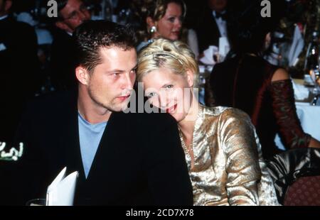 Schauspieler Til Schweiger und Ehefrau Dana bei der UNESCO Gala in Neuss am 31. Oktober 1998. Stockfoto