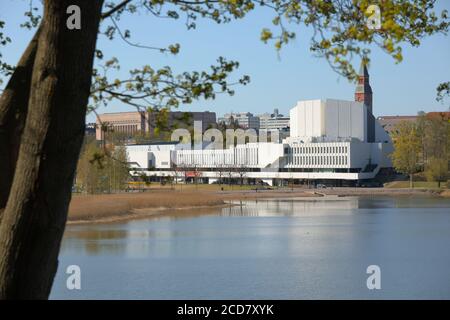 Finlandia Hall Gebäude am Ufer des Sees, Helsinki, Finnland Stockfoto