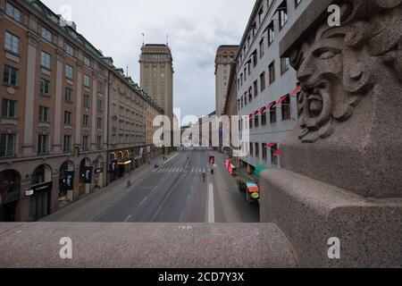 Verkehr auf Kungsgatan Straße an Twin Tower Wolkenkratzer Kungstornen, der König Türme Stockfoto