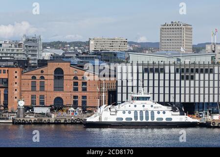 Fähre am Fährhafen von Aker brygge in Oslo, Norwegen Stockfoto