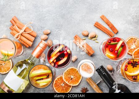 Verschiedene Herbst- oder Wintersaison Alkohol heiße Cocktails - Glühwein, Glogg, Grog, Eierlikör, warmes Ingwer Ale, heiß gebutterter Rum, Punsch, Glühwein cid Stockfoto