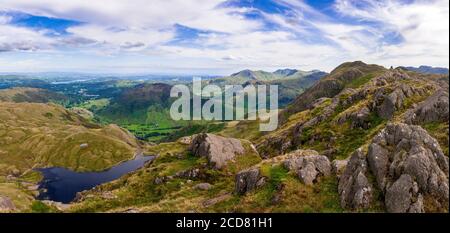 Stickle Tarn unter Pavey Ark eingebettet fiel in die Langdales. Stockfoto