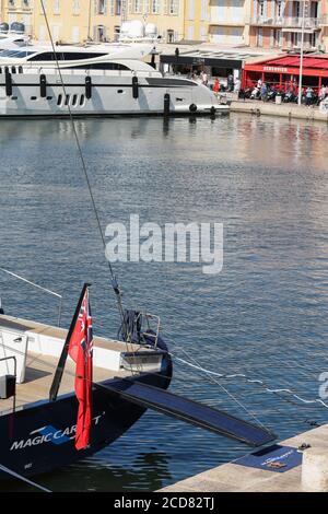 Magic Carpet Segeln wieder im Hafen Saint Tropez - Saint Tropez Frankreich - 27. August 2020 - 16 Uhr - Credit Ilona Barna BIPHOTONEWS Stockfoto