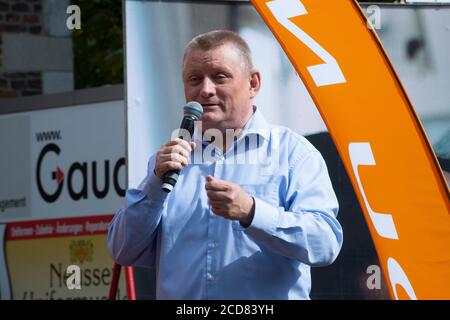 Neuss, Deutschland. August 2020. Hermann GROEHE, Grohe, Politiker, CDU, Wahlkampfstand XXL - Auftakt zum Kommunalwahlkampf der CDU NRW, am Freithof in Neuss am 17. August 2020, zur weltweiten Nutzung Quelle: dpa/Alamy Live News Stockfoto