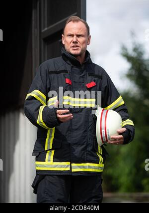 Hamburg, Deutschland. August 2020. Andy Grote (SPD), Senator des Innern Hamburgs, nimmt an der Einweihung einer neuen Rauchgaszündung der Hamburger Feuerwehr Teil. Quelle: Daniel Reinhardt/dpa/Alamy Live News Stockfoto