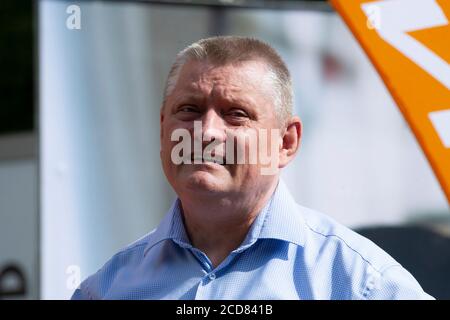 Neuss, Deutschland. August 2020. Hermann GROEHE, Grohe, Politiker, CDU, Wahlkampfstand XXL - Auftakt zum Kommunalwahlkampf der CDU NRW, am Freithof in Neuss am 17. August 2020, zur weltweiten Nutzung Quelle: dpa/Alamy Live News Stockfoto