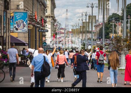 Riesige Menschenmenge bei friedlichen Protesten gegen gestohlene Präsidentschaftswahlen in Minsk, Weißrussland. Minsk, Weißrussland - August 15 2020. Stockfoto