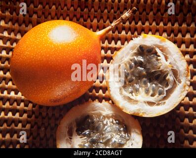 Granadillo, Granadilla, Passiflora ligularis, Stockfoto