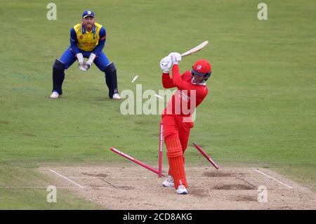 Lancashire Lightning's Keaton Jennings wird von Durham Cricket's Nathan Rimmington (nicht im Bild) für 108 während des Vitality T20 Blast-Spiels in Emirates Riverside, Chester-le-Street, sauber gewirnt. Stockfoto